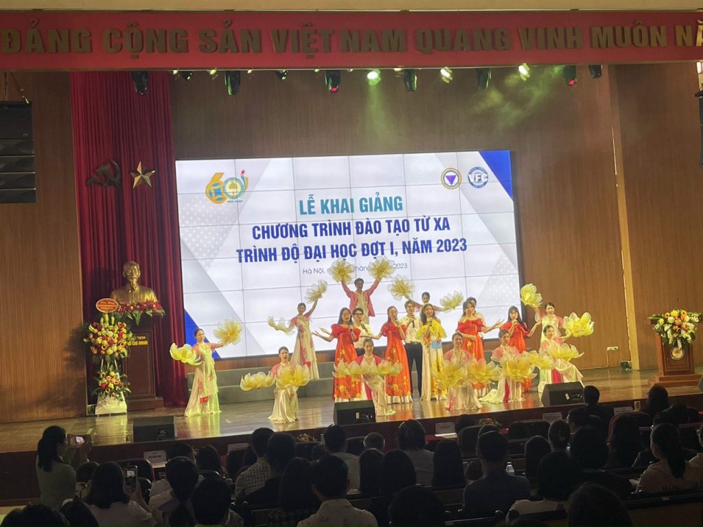 khai giảng h&ecirc;̣ đại học online từ xa học vi&ecirc;̣n t&agrave;i ch&iacute;nh 3